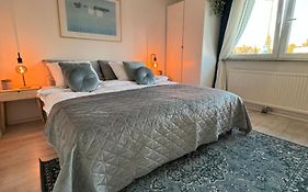 So Easy Stay, Malmoe